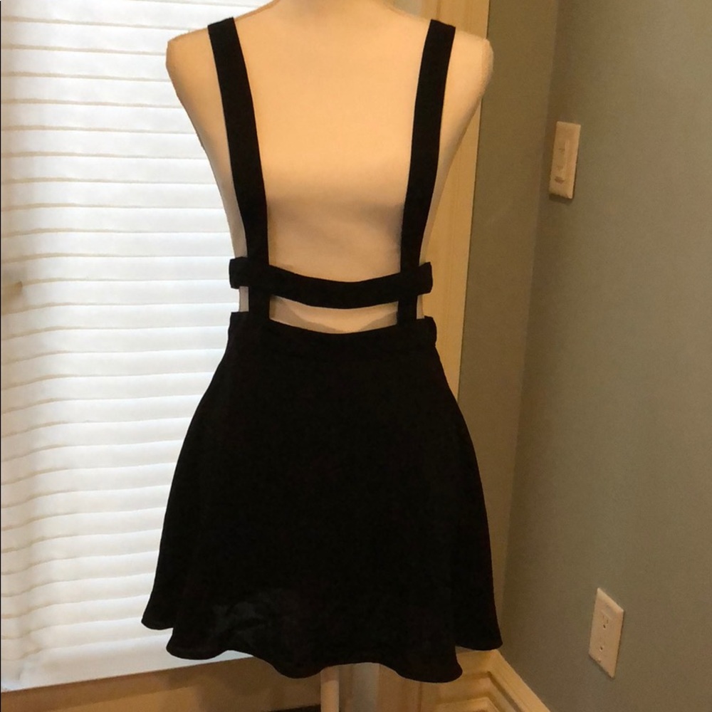 Urban outfitters black skirt. Size  4 NWT